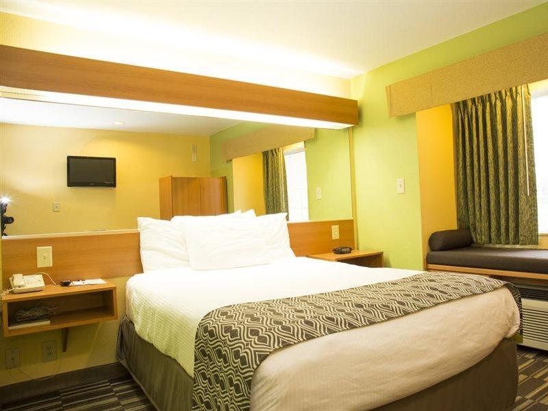 Microtel Inn & Suites By Wyndham Panama City Exterior photo