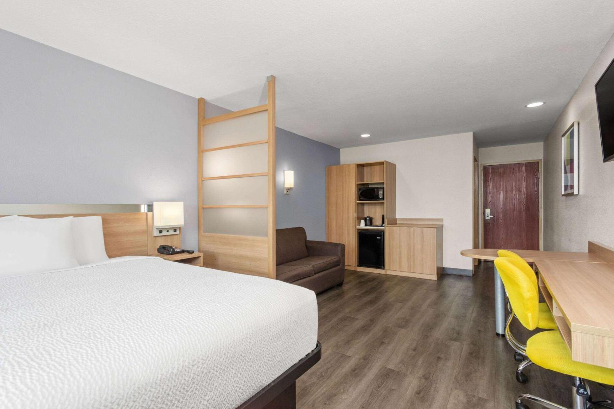 Microtel Inn & Suites By Wyndham Panama City Exterior photo
