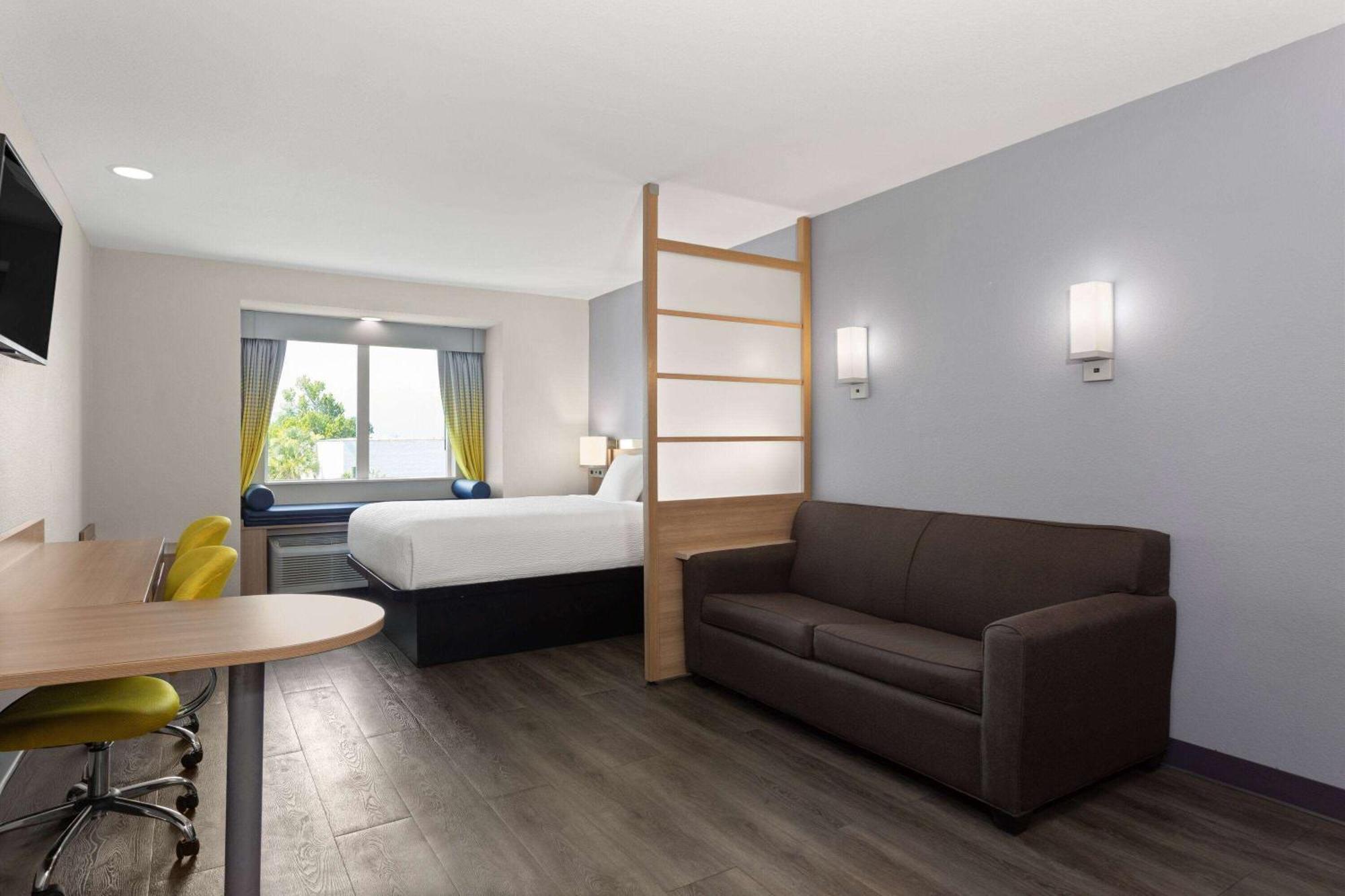 Microtel Inn & Suites By Wyndham Panama City Exterior photo