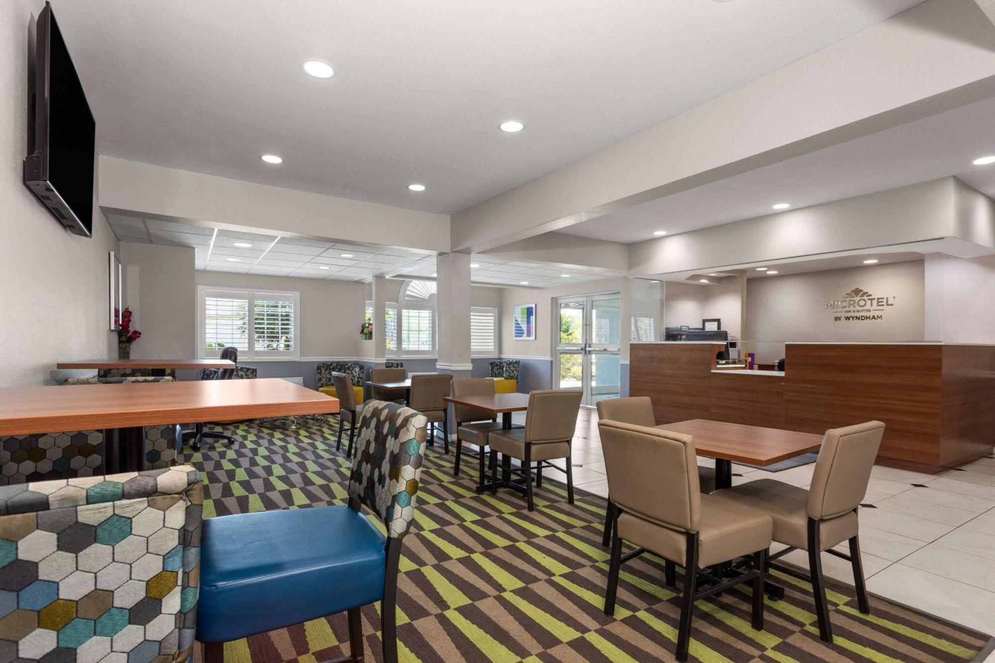 Microtel Inn & Suites By Wyndham Panama City Exterior photo